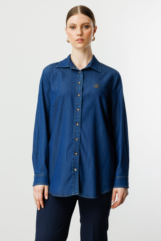 قميص إيكول مطرز بالفراشات بمقاسات كبيرة