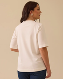 بلوزة بمقاسات كبيرة مزينة بتطريز بالخرز، من تصميم جالا-شي