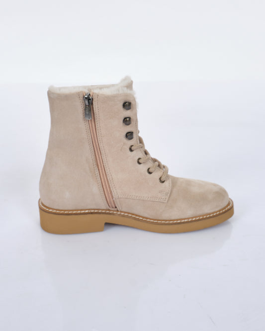 أحذية شتوية نسائية من بيرل مصنوعة من جلد الغزال برباط - تصميم بسيط - مريحة وأنيقة