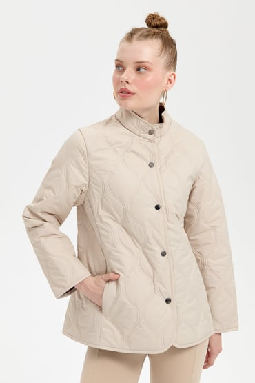 جاكيت قصير مبطن للنساء بأزرار أمامية ونقشة بصل