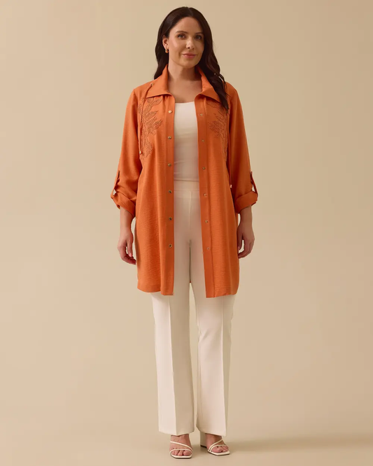 جاكيت بغطاء رأس بأكمام قابلة للطي مطرزة بمقاسات كبيرة من Gala-Xi