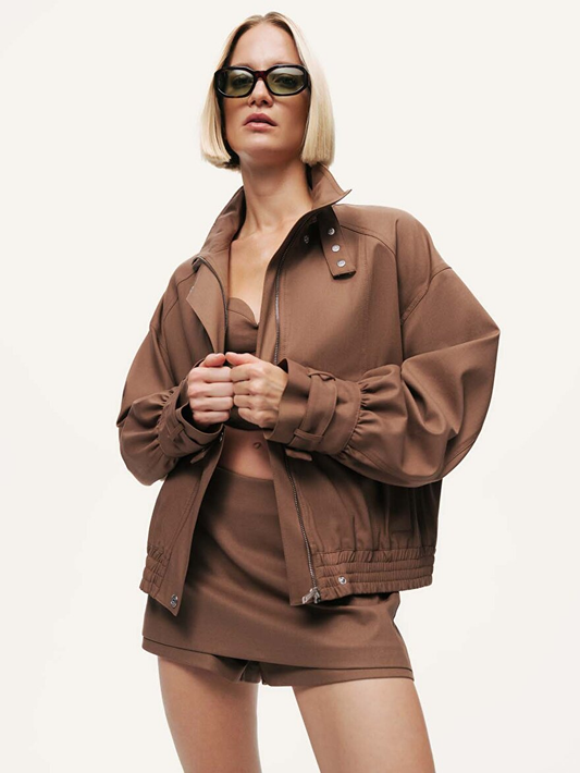 جاكيت ليلي بياقة عالية وحزام