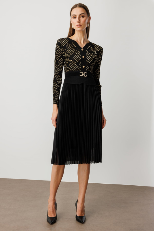 فستان بنقشة إيكول مع إكسسوار معدني للخصر