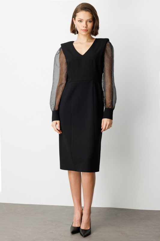 فستان إيكول متوسط الطول بياقة على شكل حرف V وأكمام مزينة 26KEKL04025