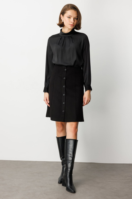 تنورة إيكول من الكشمير بطول الركبة مع أزرار أمامية