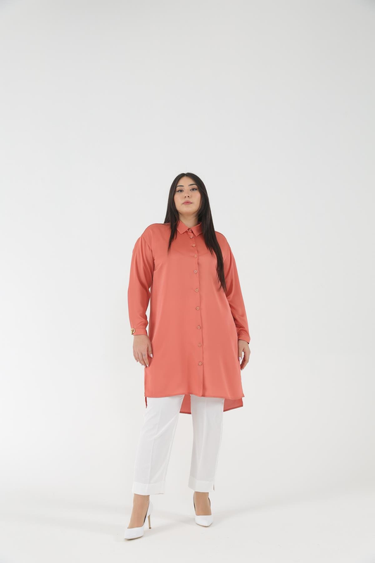 قميص بمقاسات كبيرة