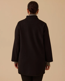 معطف بأزرار وياقة صينية بمقاسات كبيرة من جالا-شي