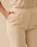 بنطلون نسائي بمقاسات كبيرة بتفاصيل ثنيات وجيوب من Gala-Xi