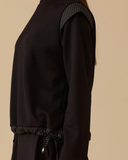 سويت شيرت برباط وتفاصيل مخططة