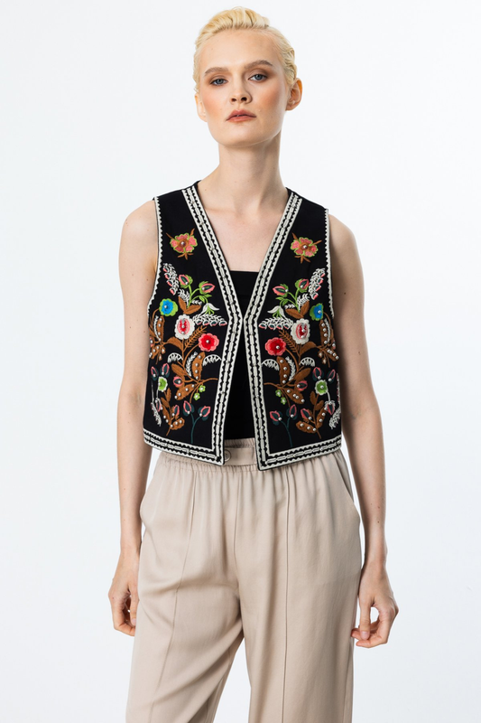 صدرية قطنية مطرزة بالخرز مكونة من عشرة أجزاء