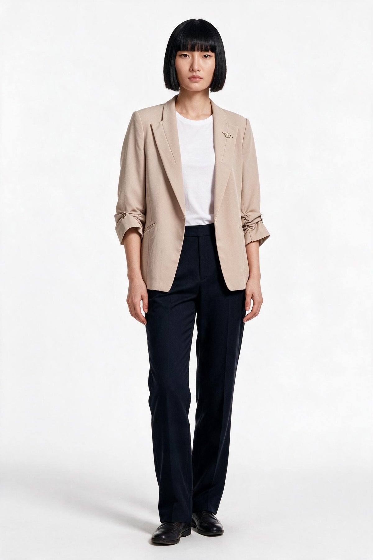 Ayhan Kadın Normal Kesim Çentikli Yaka Katlamalı Kol Detaylı Blazer Ceket 26YKRB90503 Ana görsel