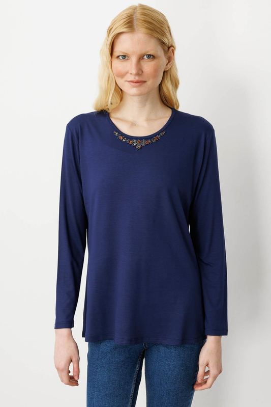 بلوزة نسائية سوداء مزينة بالخرز، برقبة دائرية 