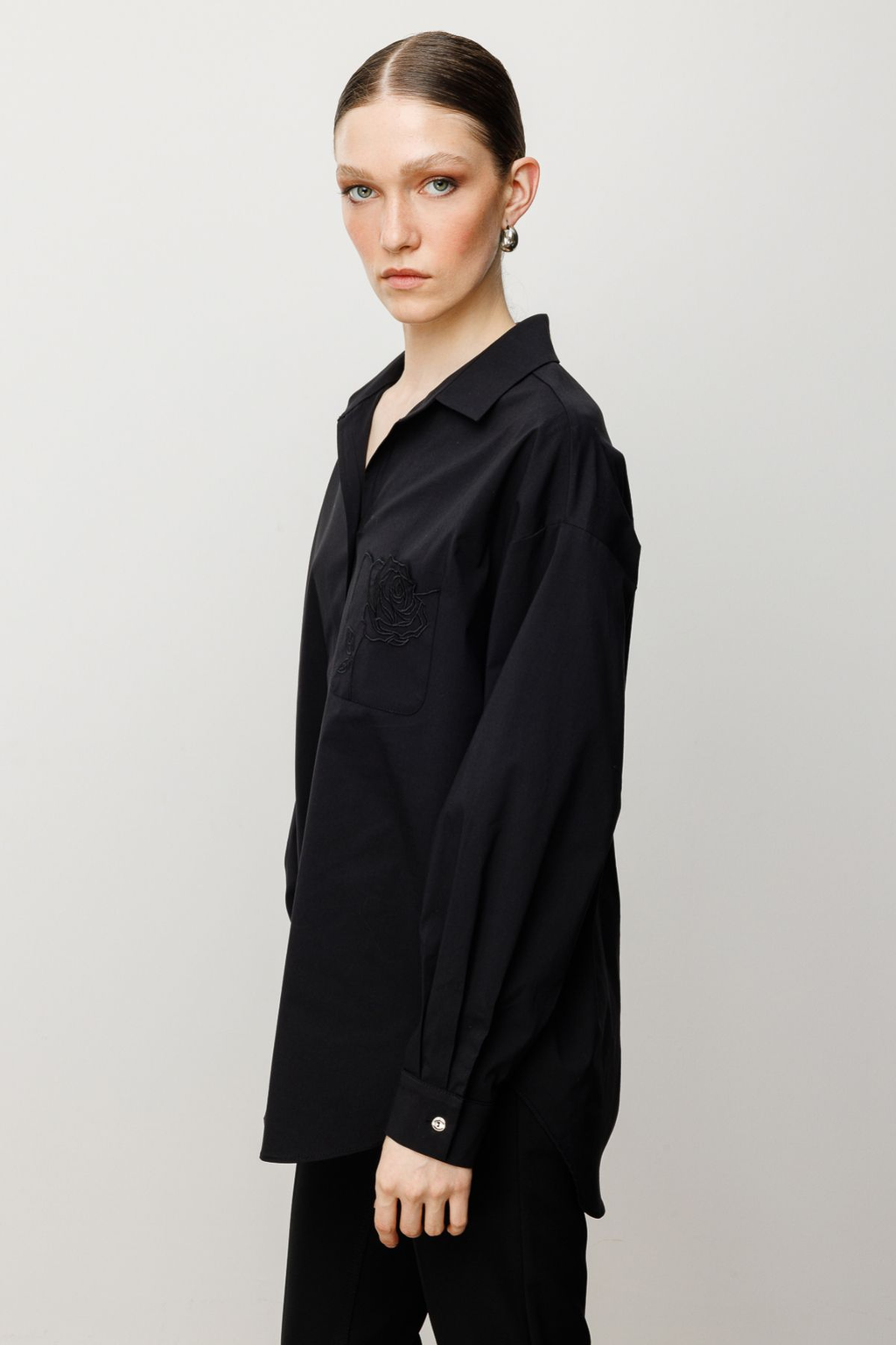 Ekol Oversize Nakışlı Kadın Gömlek - Minimalist Günlük Stil