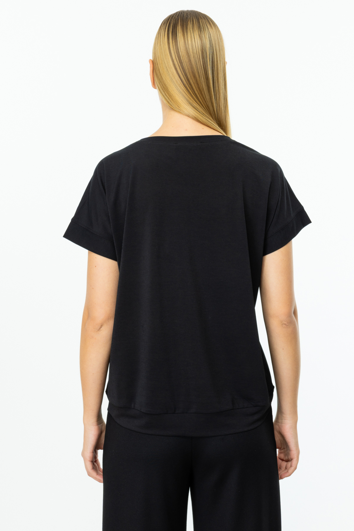 On Oversize Kısa Kol Yuvarlak Yaka Minimalist Kadın T-Shirt