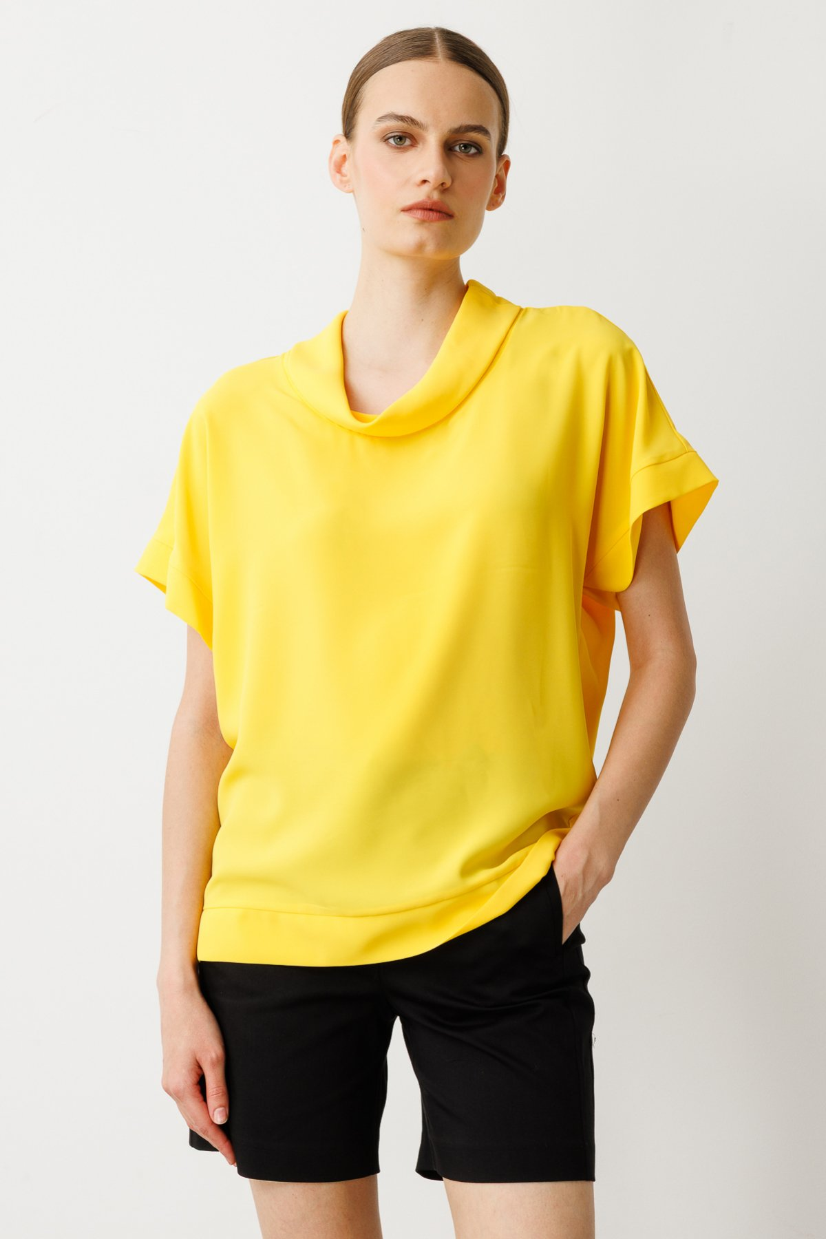 On Minimalist Oversize Kapak Yaka Kısa Kol Kadın Bluz - Günlük Stil
