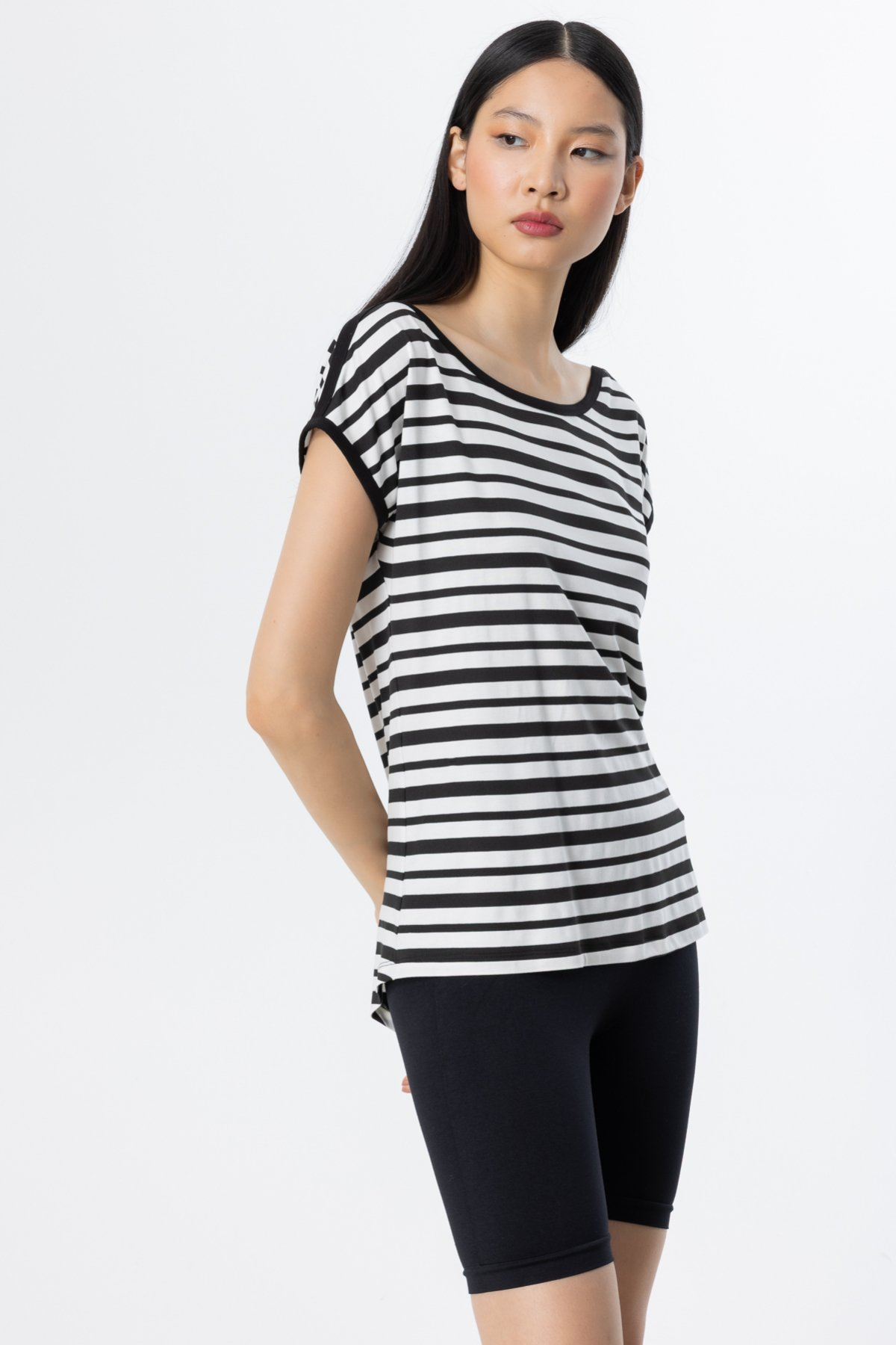 On Minimalist Oversize Çizgili Kadın Bluz - Kısa Kol Yuvarlak Yaka