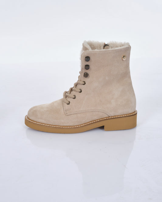 أحذية شتوية نسائية من بيرل مصنوعة من جلد الغزال برباط - تصميم بسيط - مريحة وأنيقة