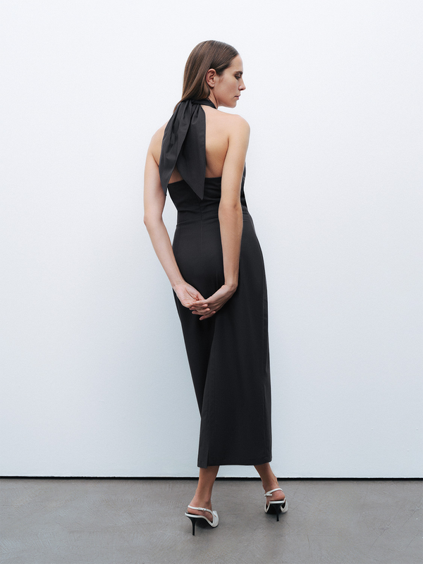 Nocturne Minimalist Halter Yaka Midi Elbise - Modern ve Şık