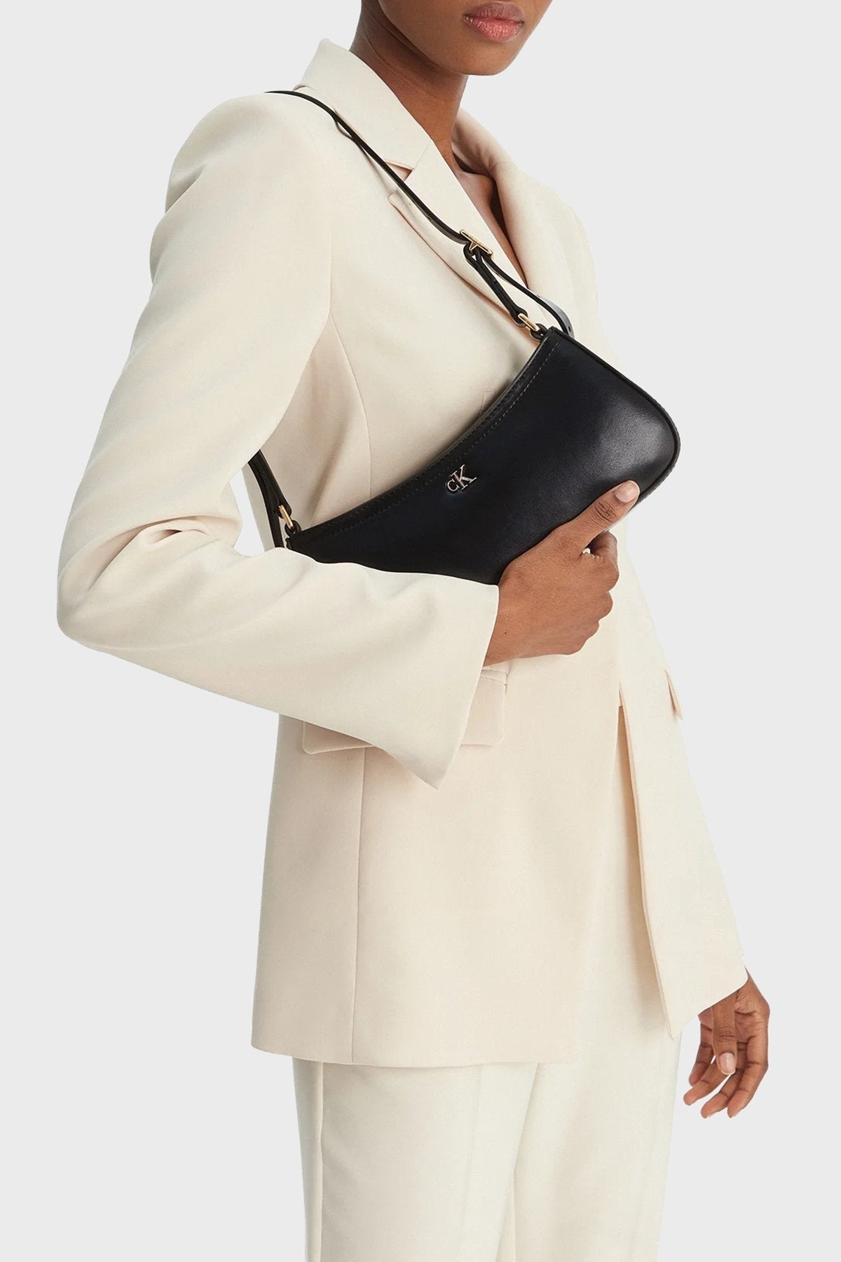 Calvin Klein Logolu Ayarlanabilir Askılı Kadın Çanta LV04F3170G