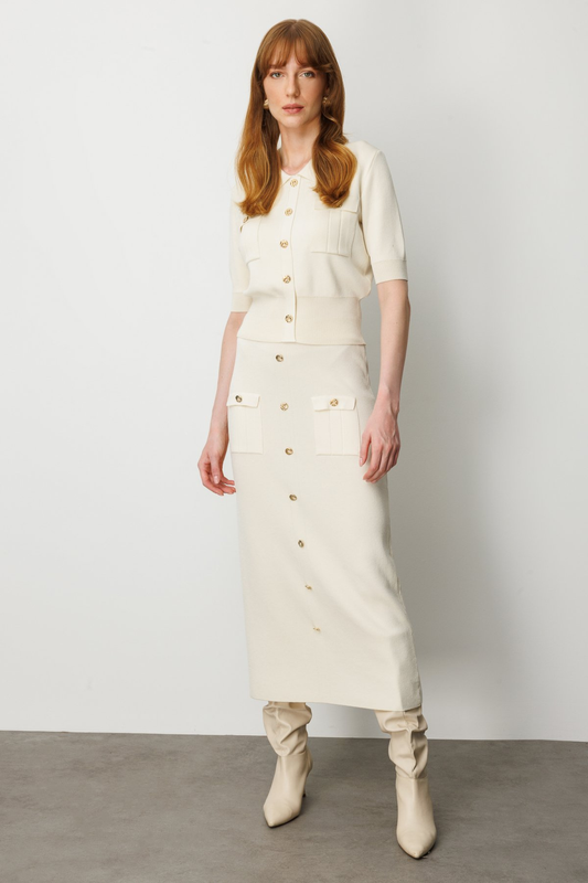 بلوزة محبوكة بجيوب أمامية