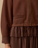 جاكيت من جلد الغزال بتفاصيل الكشكشة