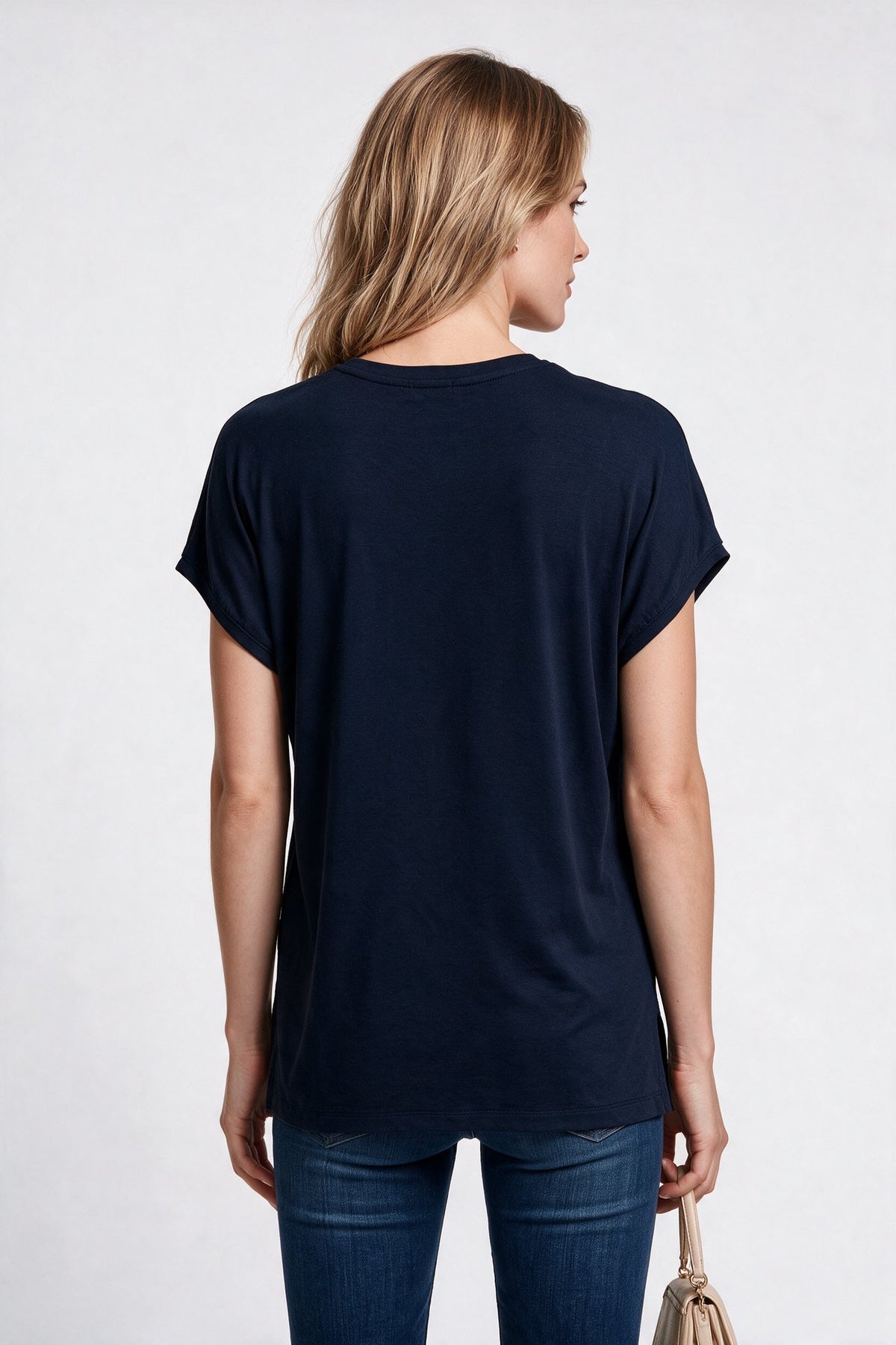 Daıdo Kadın V Yaka Rahat Kesim Dokulu Kumaş İşlemeli Kısa Kollu T-Shirt