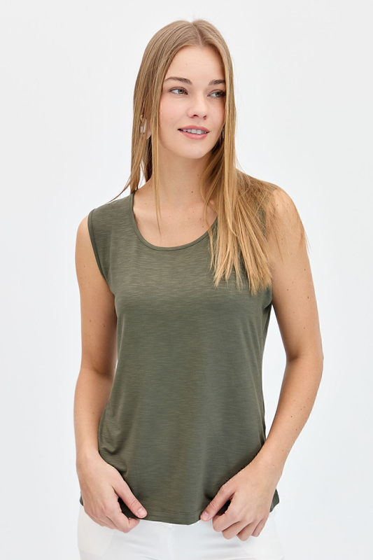 بلوزة نسائية بدون أكمام منقوشة DSN24086