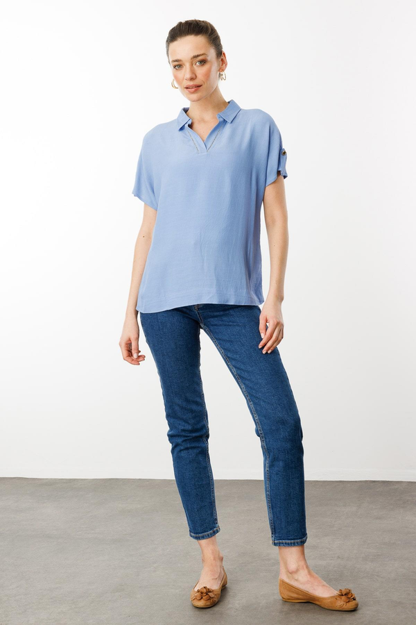 Desen Minimalist Polo Yaka Kısa Kol Kadın Bluz - Rahat ve Şık