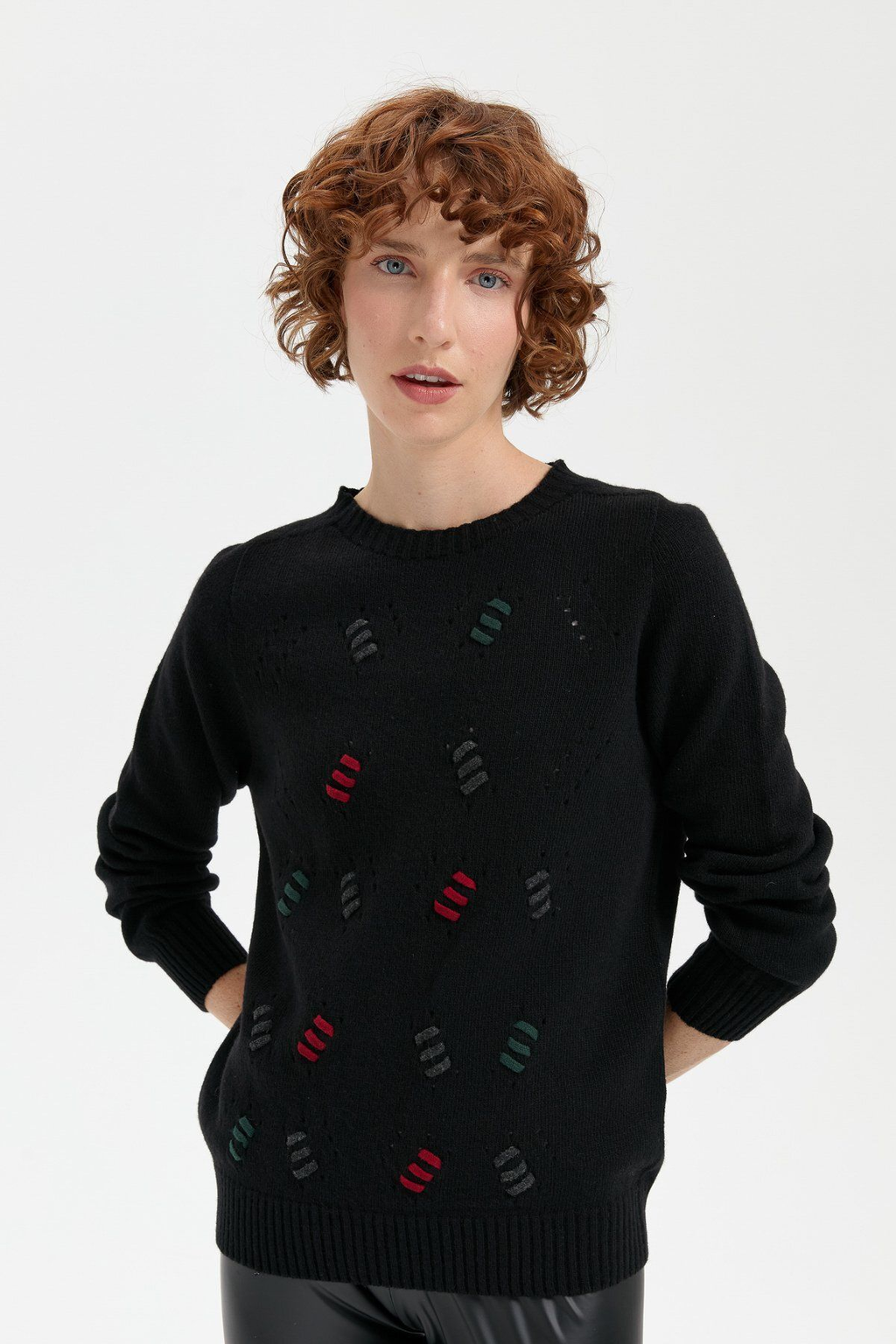 Desen Kadın Oversize Nakışlı Kazak - Minimalist Tarz