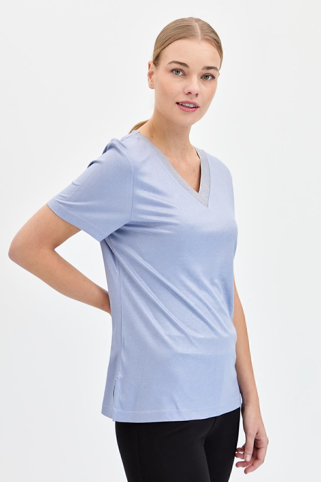 Desen Minimalist V Yaka Kısa Kol Kadın T-Shirt - Günlük & Şık