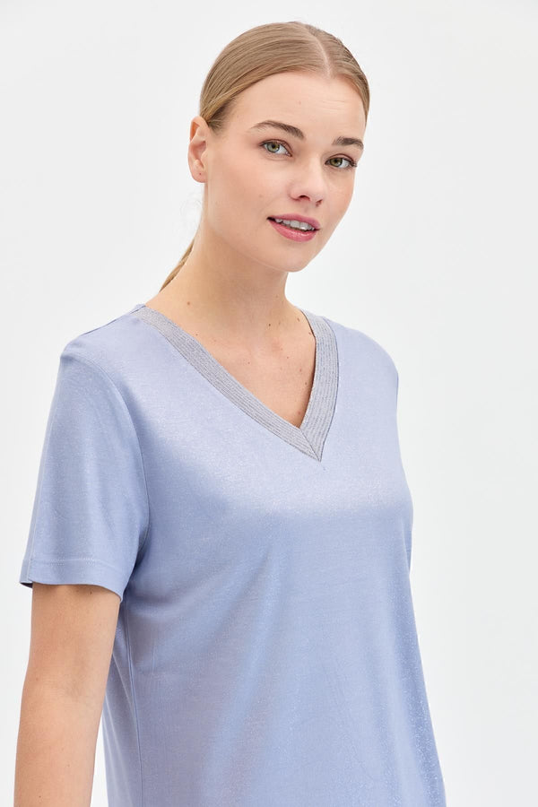 Desen Minimalist V Yaka Kısa Kol Kadın T-Shirt - Günlük & Şık