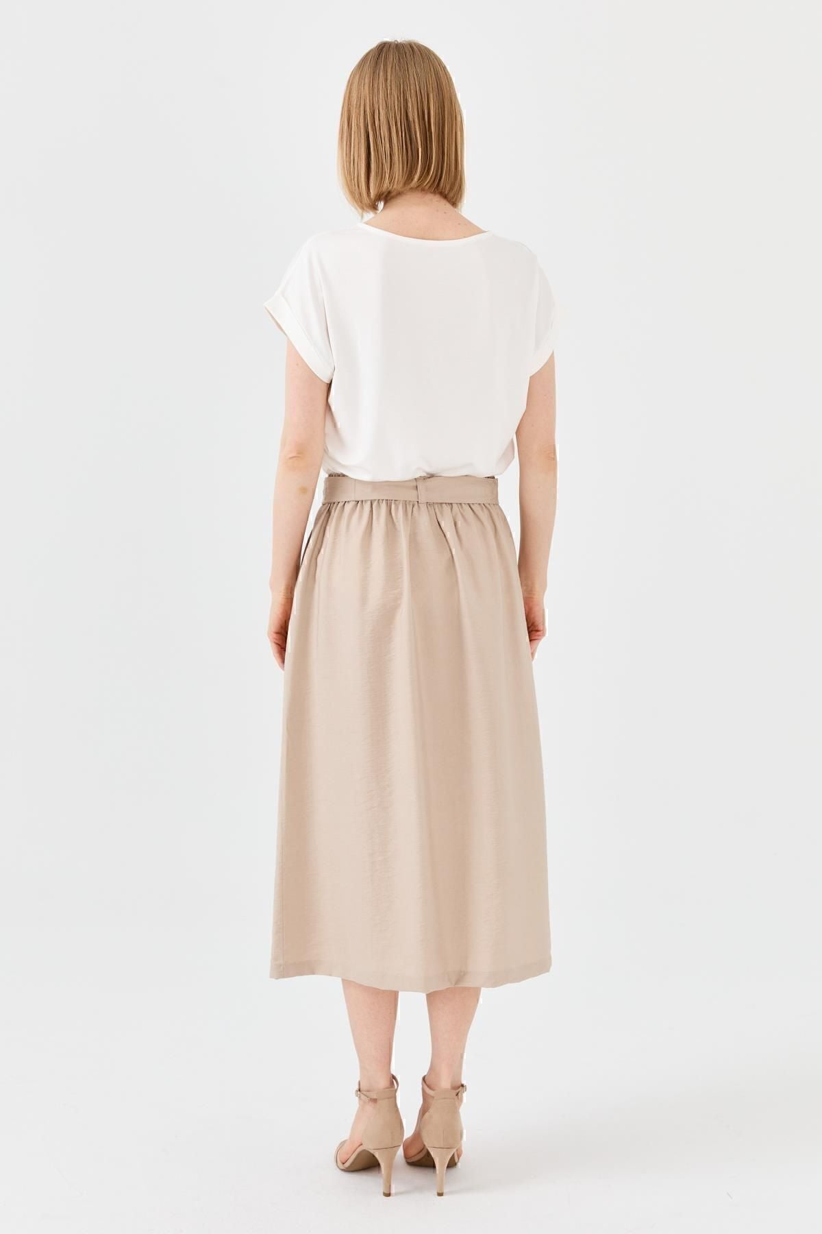 Desen Minimalist V Yaka Kısa Kol Kadın Tişört - Günlük Stil