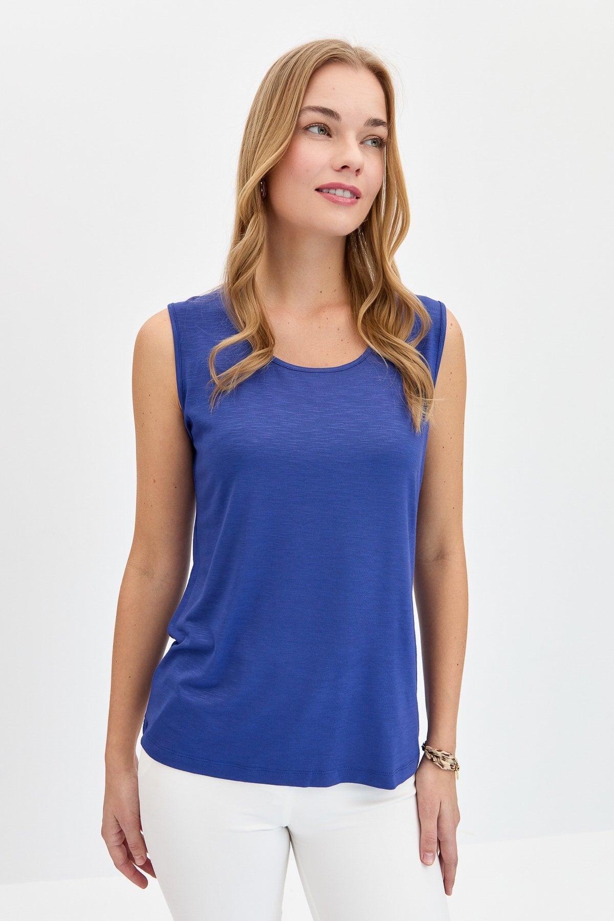 Desen Minimalist Kolsuz Oversize Kadın T-Shirt - Rahat ve Şık
