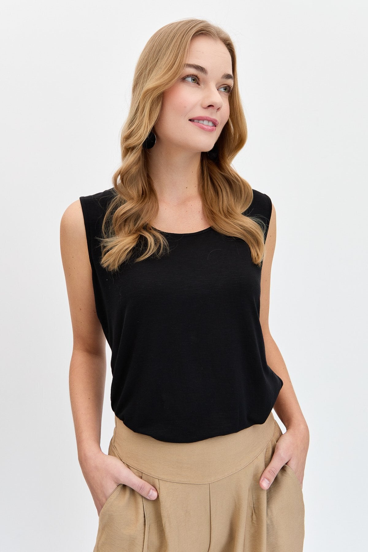 Desen Minimalist Kolsuz Oversize Kadın T-Shirt - Rahat ve Şık