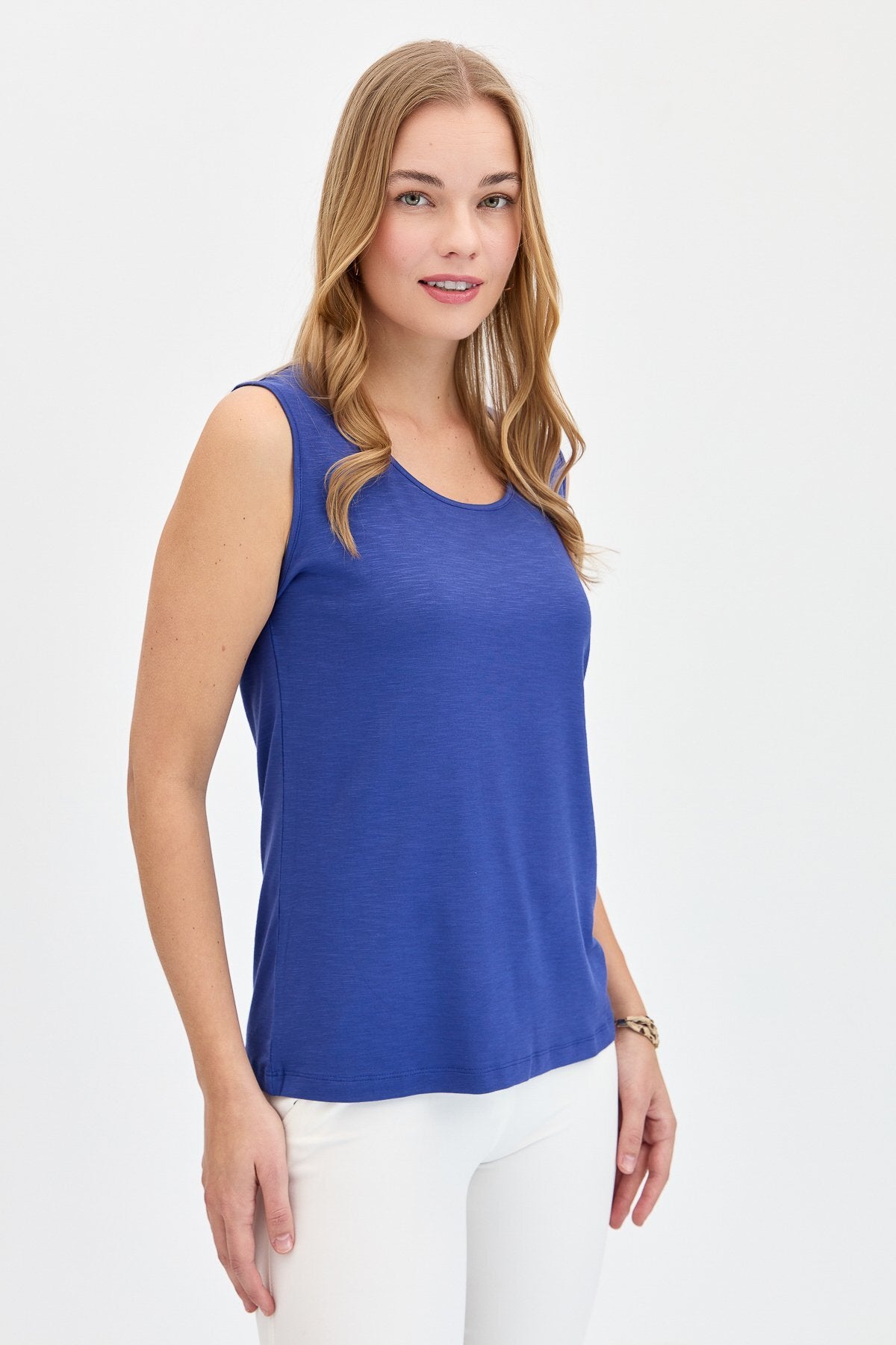 Desen Minimalist Kolsuz Oversize Kadın T-Shirt - Rahat ve Şık
