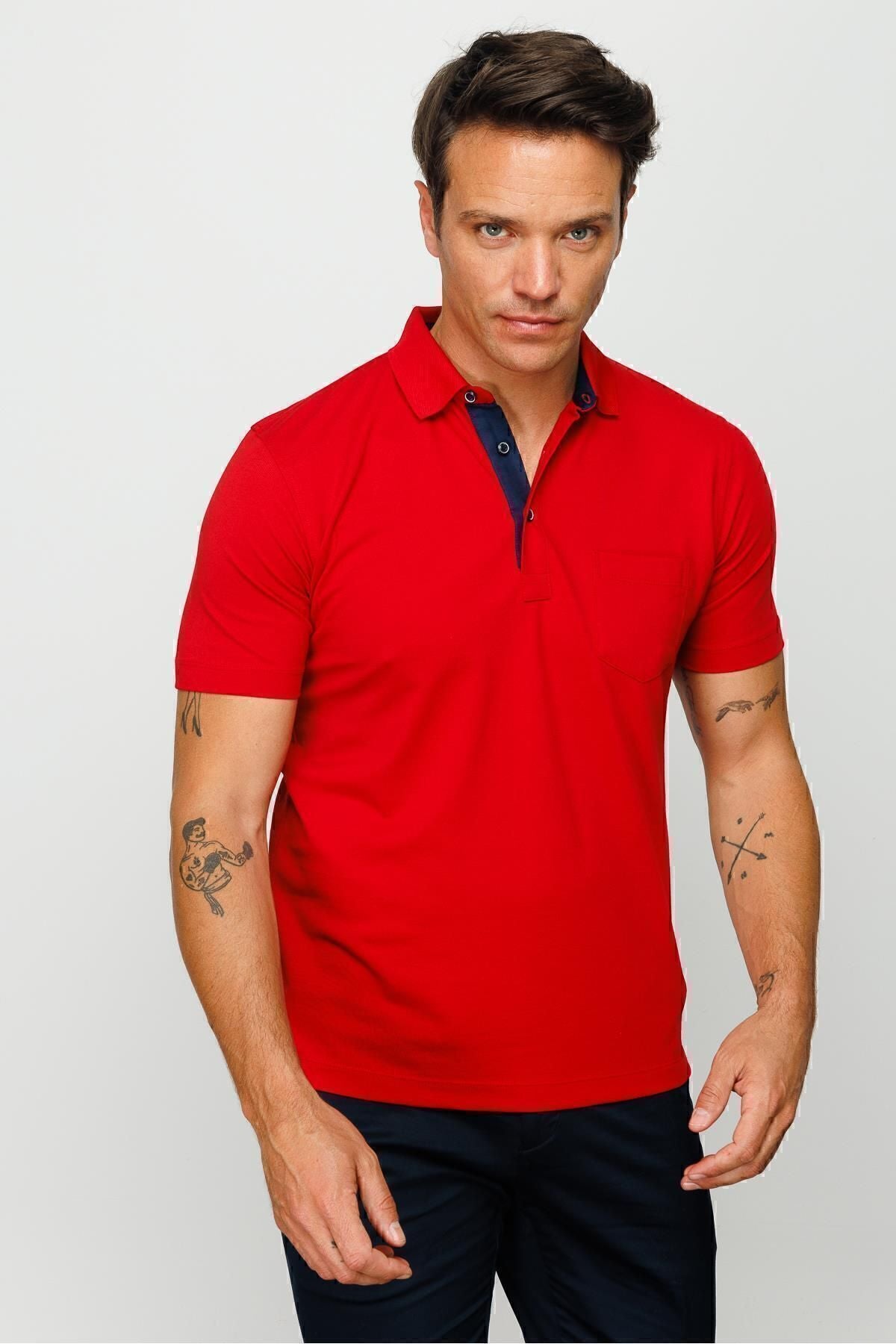 Desen Minimalist Polo Yaka Kısa Kol Erkek T-Shirt - Rahat ve Şık Ana görsel