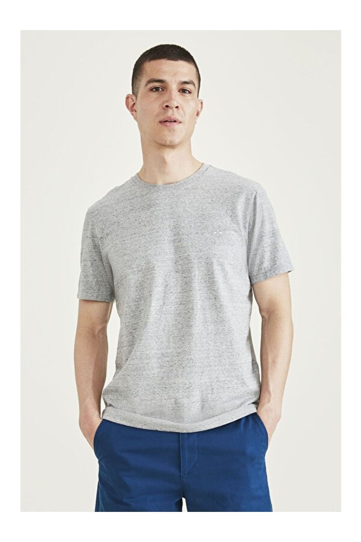 Dockers Minimalist Regular Fit Kısa Kol Erkek T-Shirt - Günlük Şıklık Translation missing: ar.content.product_image_main