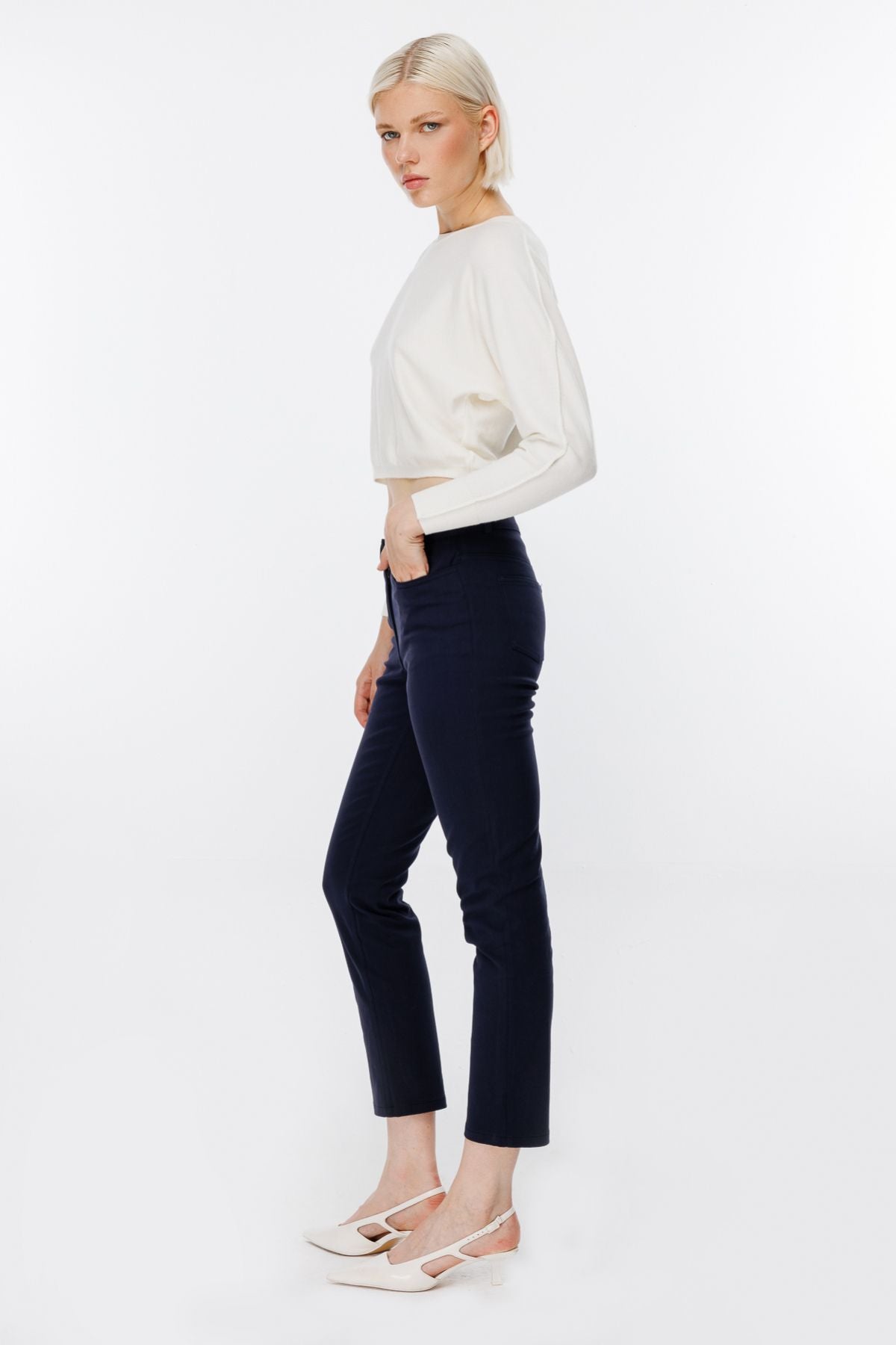 Ekol Kadın Crop Pantolon: Minimalist, Günlük Şıklık