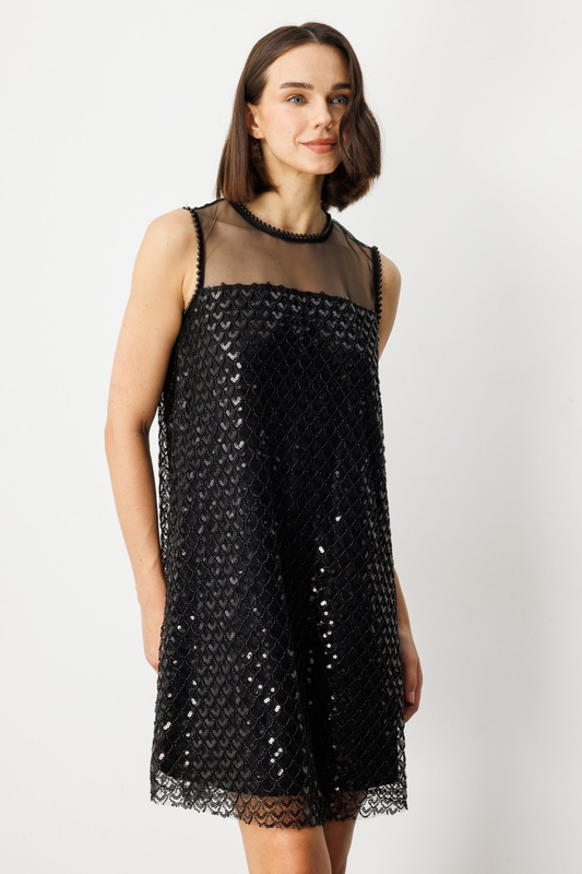 فستان إيكول ميدي بدون حمالات مزين بالترتر - تصميم بسيط وأنيق