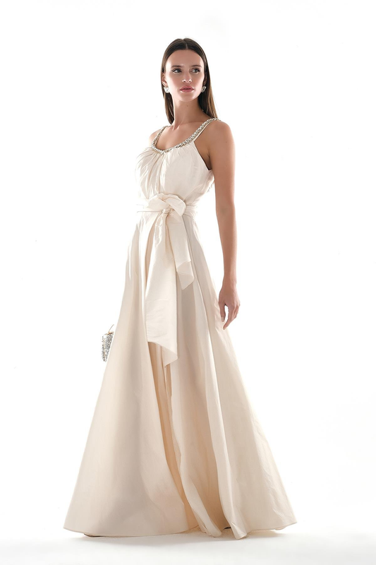 فستان سهرة مزين بفتحة جانبية وياقة من التافتا