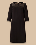 فستان بمقاسات كبيرة مزين بالترتر وتفاصيل شفافة من Gala-Xi