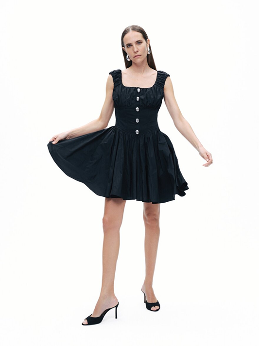 فستان قصير بتصميم الكورسيه الليلي