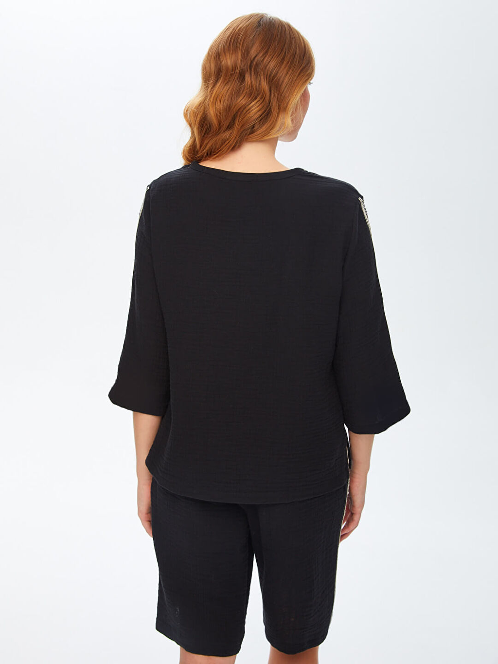 Faik Sönmez Kadın Nakış Detaylı Kontrast Yakalı Müslin Bluz