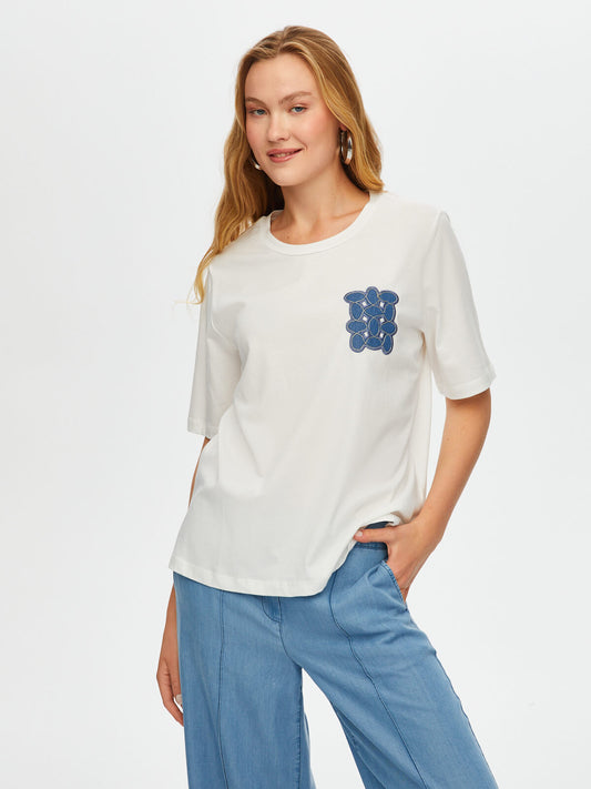 بنطلون جينز نسائي من فايك سونميز، مزين بتطريزات زخرفية وسلسلة، بياقة دائرية، مصنوع من القطن.