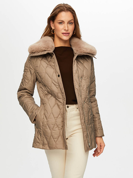 معطف نسائي مبطن من فايك سونميز بتفاصيل من الفرو الصناعي UW26KKB002