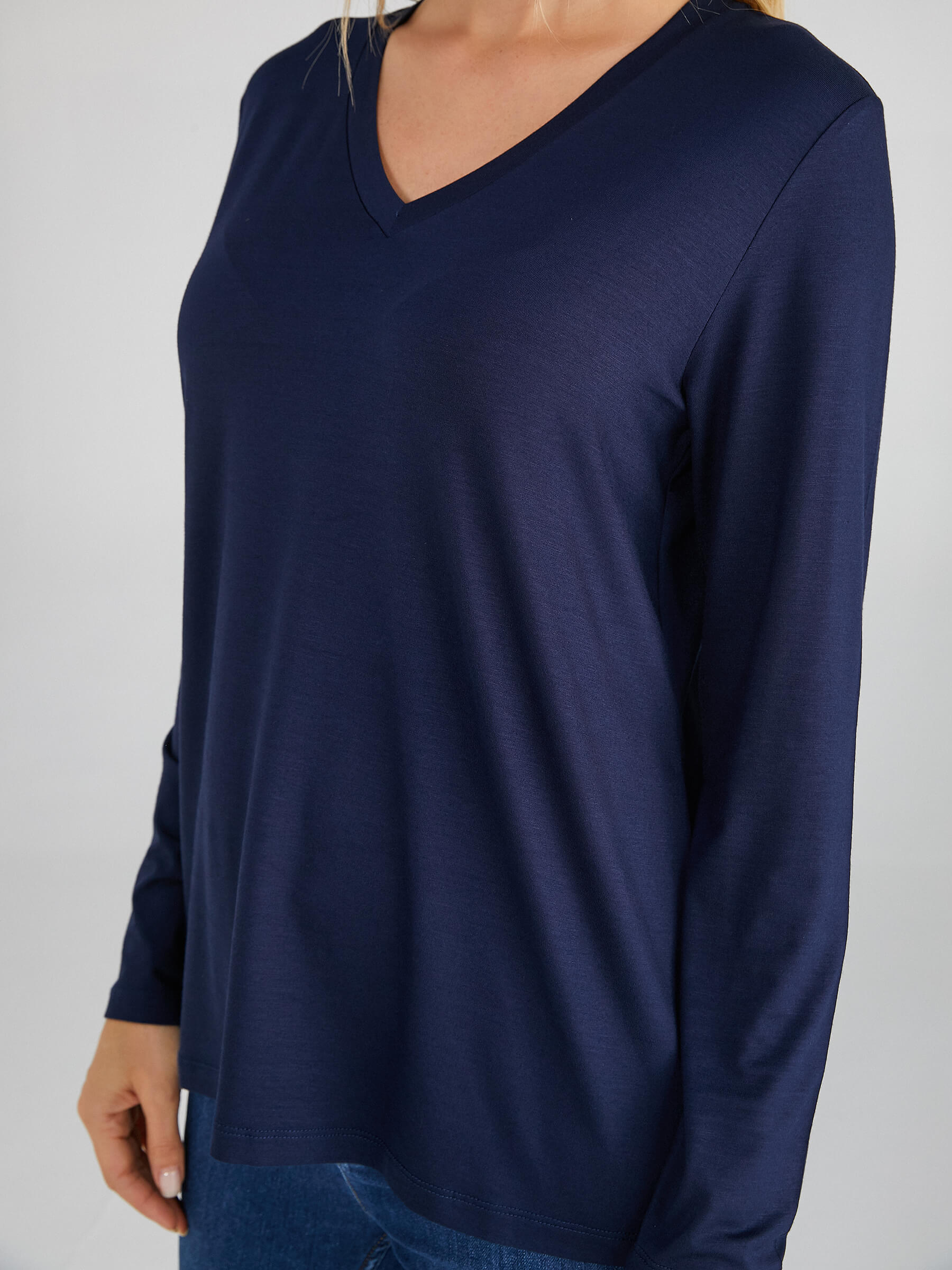 Faik Sönmez Kadın Oversize V Yaka Uzun Kol Minimalist T-Shirt