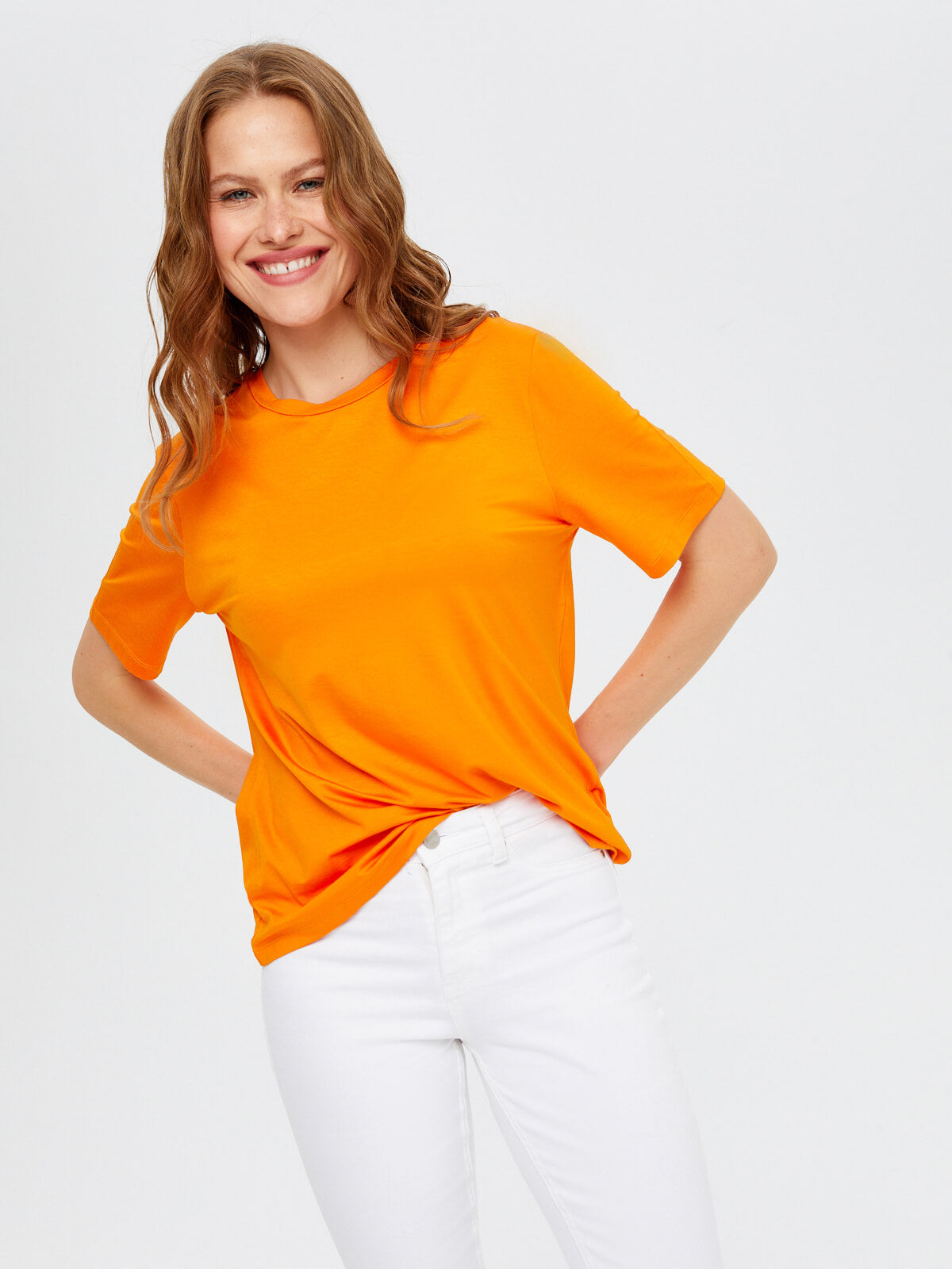 Faik Sönmez Kadın Regular Fit Yuvarlak Yaka Kısa Kollu Viskon Dokuma T-Shirt