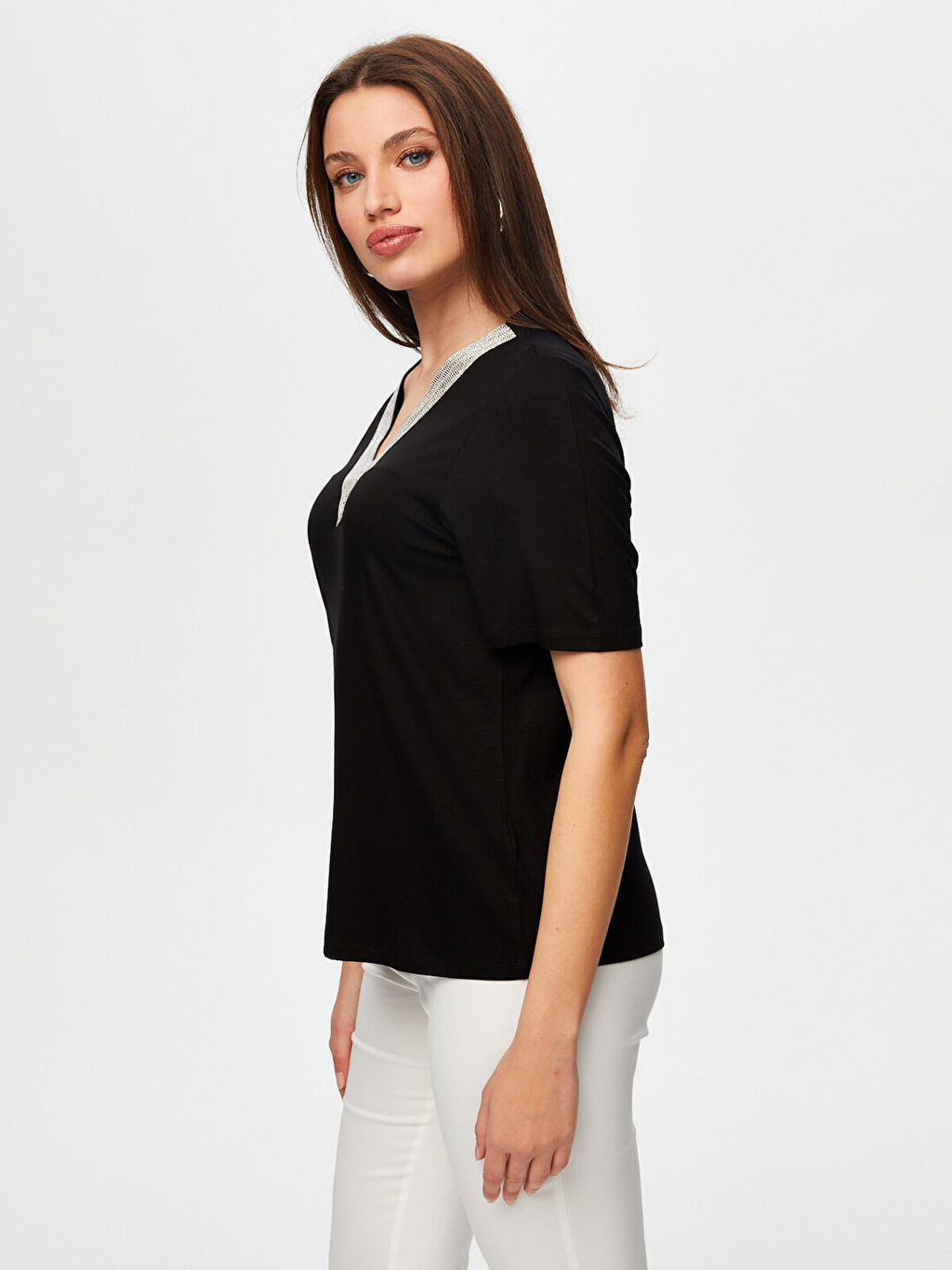 Kadın Zincir Şertili V Yaka Kısa Kol T-Shirt 25YUS25TSH064