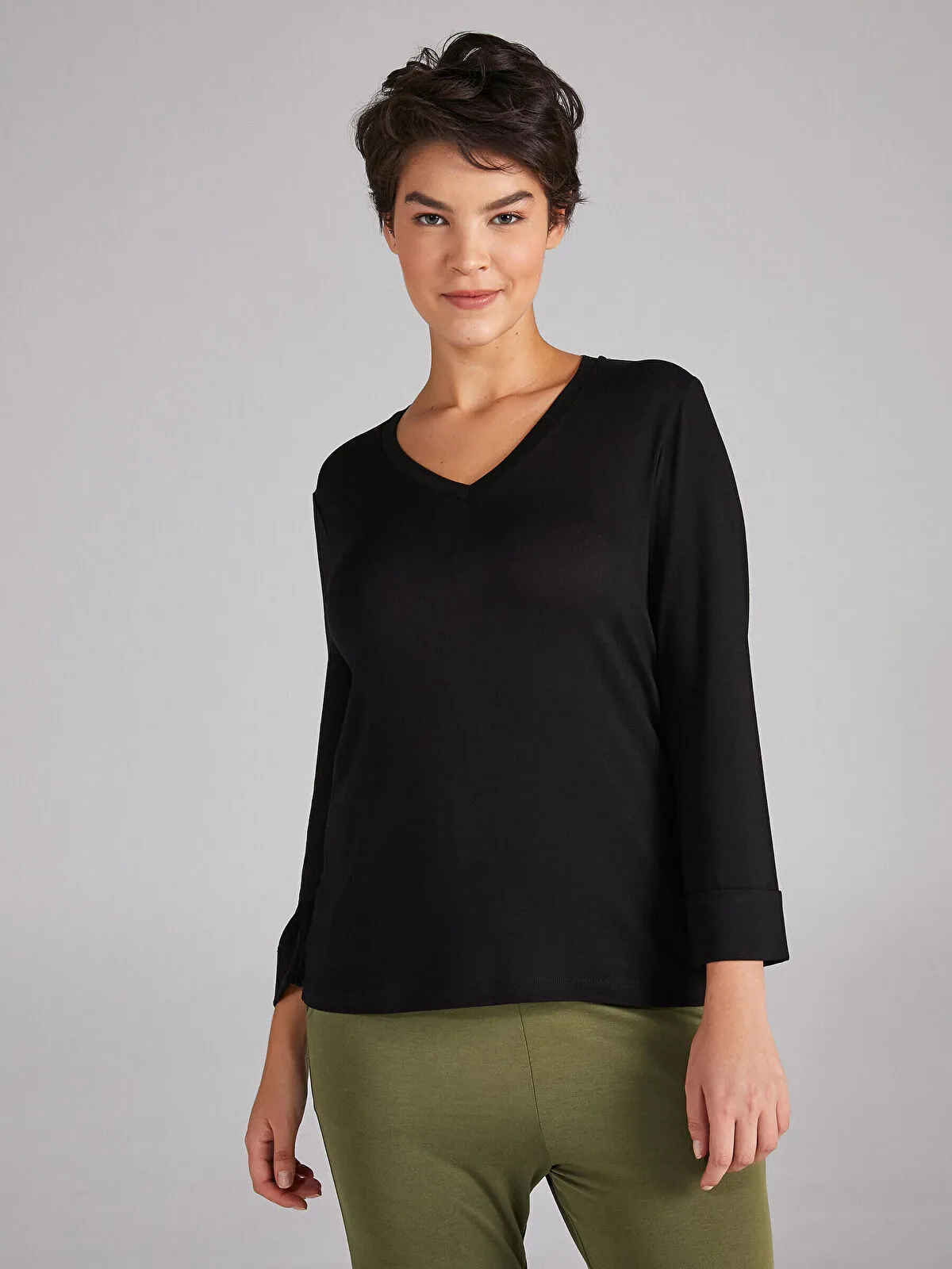 Faik Sönmez Minimalist V Yaka 3/4 Kol Kadın T-Shirt - Günlük Şıklık Ana görsel