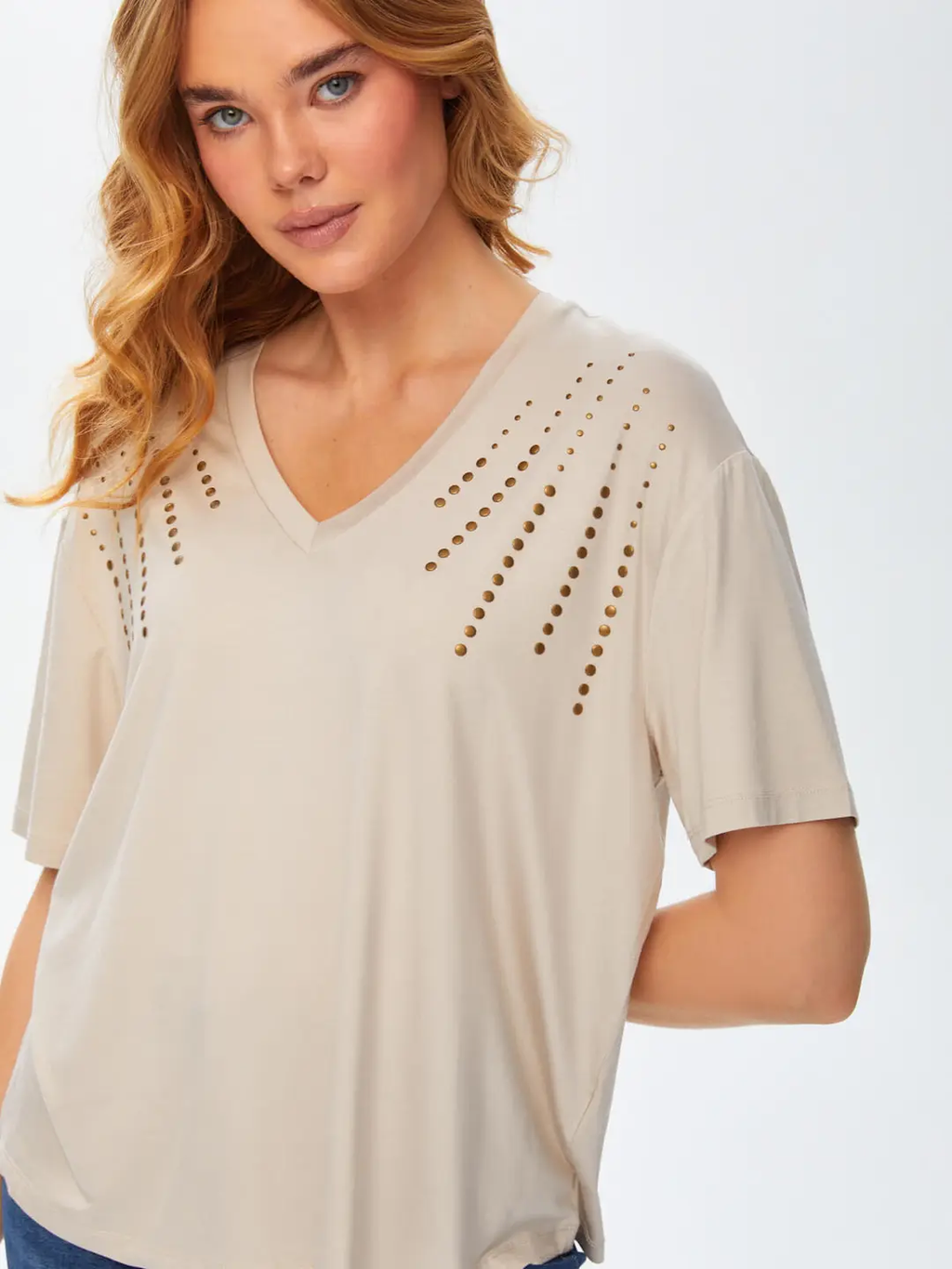 Faik Sönmez Oversize V Yaka Kadın T-Shirt - Minimalist Stil